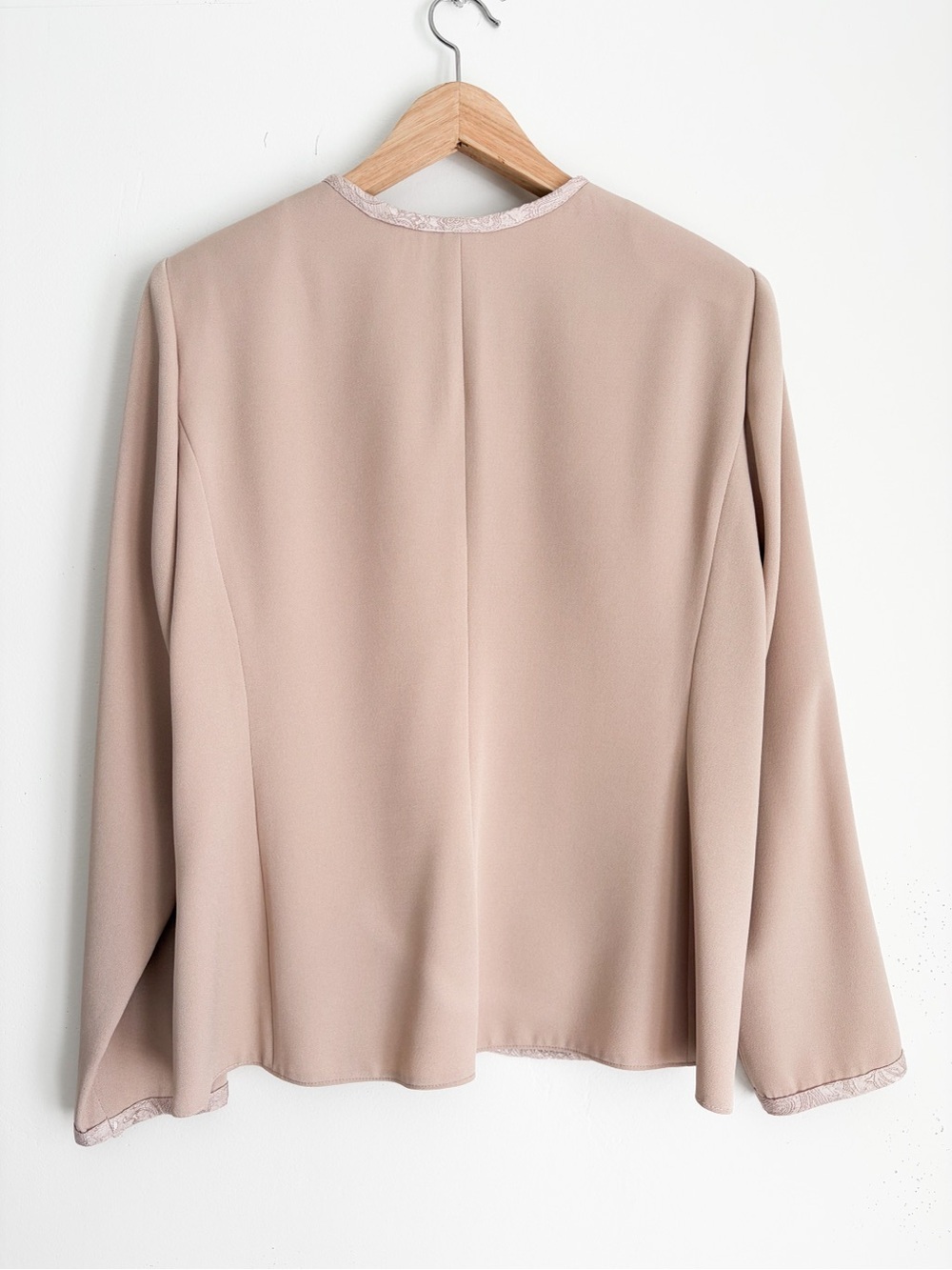 Handcrafted Vintage AGMIR Blush Pink Blazer - Size M, Made in Europe - Picture 5 of 10